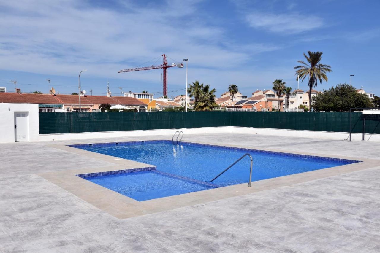 Casa Alex Torrevieja- House - Con Piscina Comunitaria Holiday home