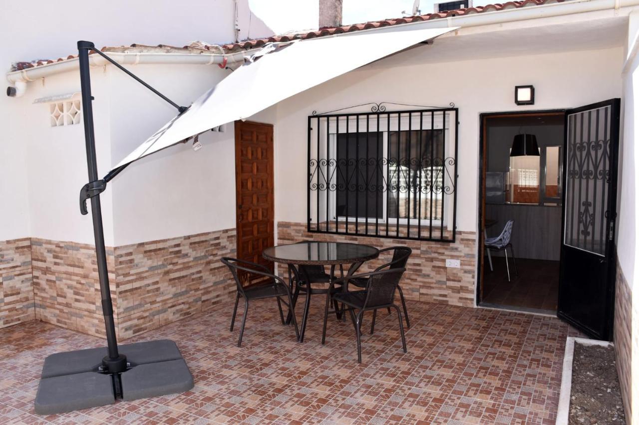 Casa Alex Torrevieja- House - Con Piscina Comunitaria Dom wakacyjny Torrevieja
